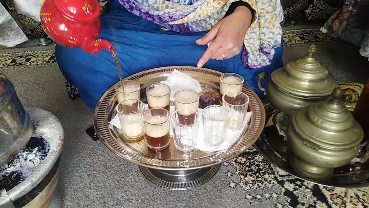 تعرف طقوس الشاي الصحراوي بمقوماته وعاداته الحسانية /طريقة تحضير مشروب الزريك (الجزء الاول)