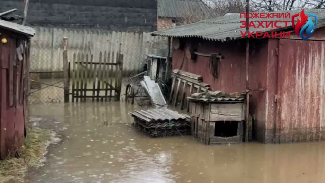 Кіровоградщина: Рятувальники ліквідовують наслідки масштабних підтоплень талих вод