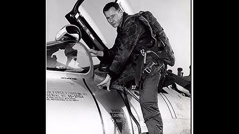 Bob Hoover F-100 Super Sabre flat spin