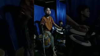 aksi unik ayuk kendang