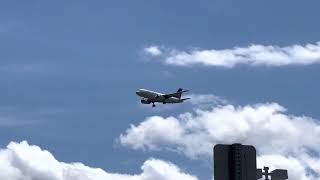 United Airlines Airbus A319 landing at Savannah Int’l (KSAV)