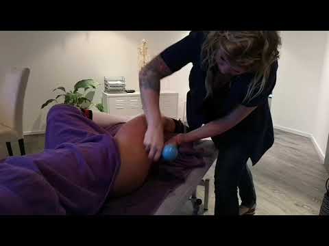 Video: Zweedse Massage Versus Diepe Weefselmassage: Welke Moet Ik Kiezen?