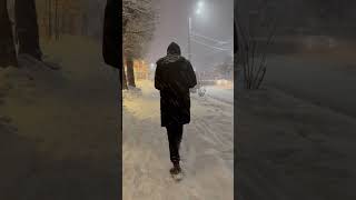 Алматы.  Снегопад на Абая. 1 января 2023. 3 часа ночи. Kazakhstan. Almaty. Snowfall. January 2023