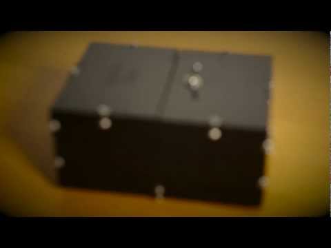 Useless Box Kit from ThinkGeek / La caja mas inutil del mundo