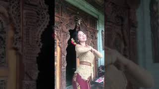 Dance tiktok cewek bali goyang,senyumnya gemesin #shorts#short #cantik#shortvideo