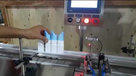 Dây chuyền chiết nước xịt mũi 4 vòi và siết nắp