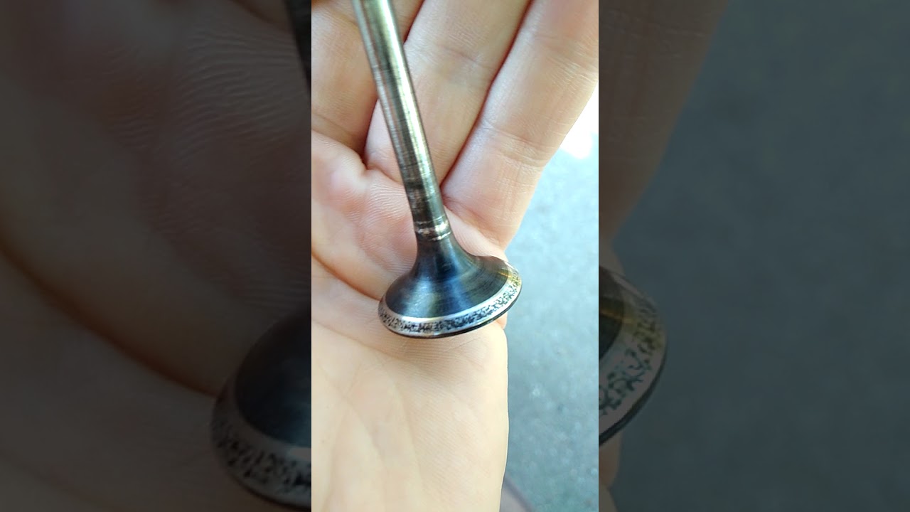 Как выглядит очищенный, но НЕ притёртый клапан - YouTube