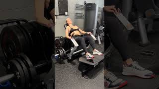 Julie Furtado one leg glute bridge with repeater #bikini #wellness #glutes #legs #npc #fitness