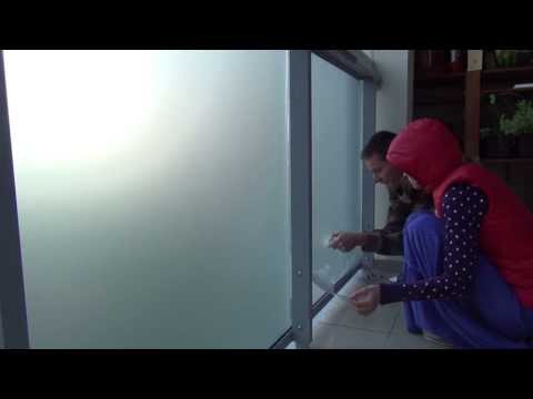 Kā aizlīmēt logu ar līmplēvi / How to seal up windows with adhesive film