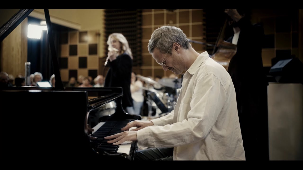 Obejrzyj Erik Verwey Trio & Hermine Deurloo - Trepidation (live) w YouTube Obejrzyj Erik Verwey Trio & Hermine Deurloo - Trepidation (live) w YouTube