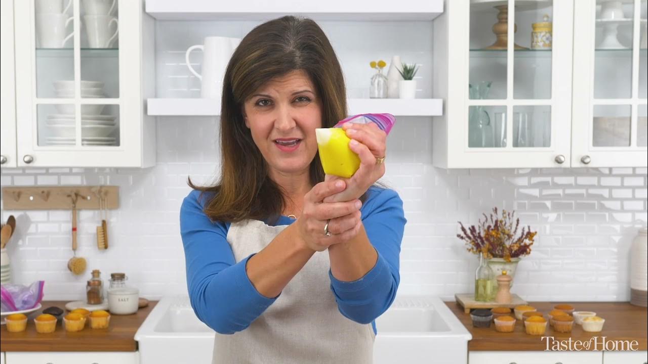 How to Frost Cupcakes with a Ziploc Bag YouTube