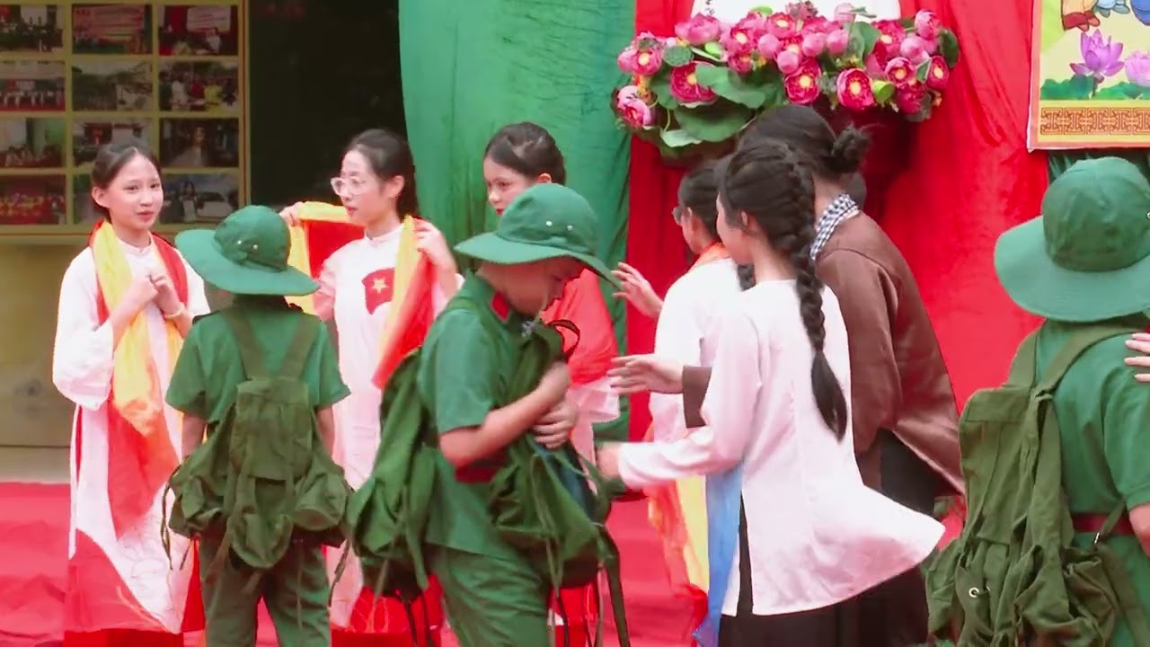 Nỗi đau giữa hòa bình - Viết tiếp câu chuyện hòa bình - lớp 7A3