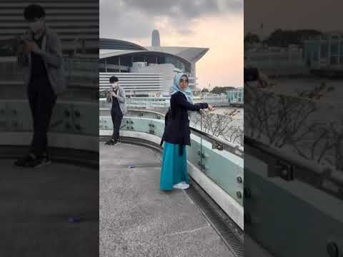 ku berikan bahuku