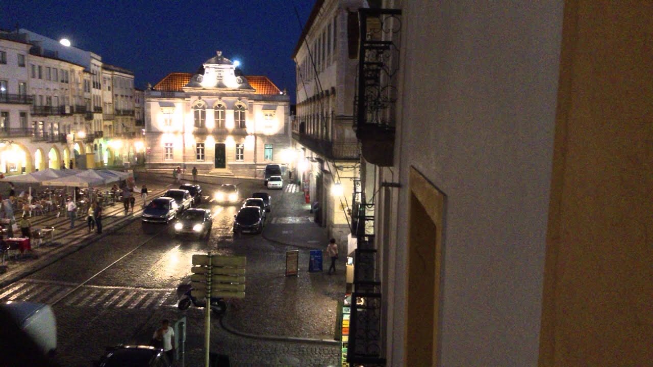 Time lapse of Giraldo Square in Évora, Portugal