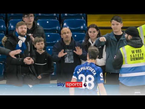César Azpilicueta confronts Chelsea fans after 4-2 defeat to Arsenal 😳