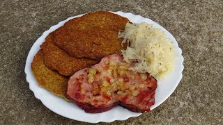 Bramboráky Na Grilu, Uzená Krkovice A Kysané Zelí