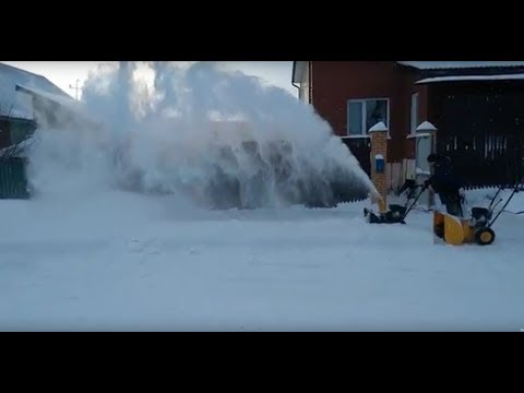 Сравнение двух снегоуборщиков за 15 и 30 тыс. руб.
