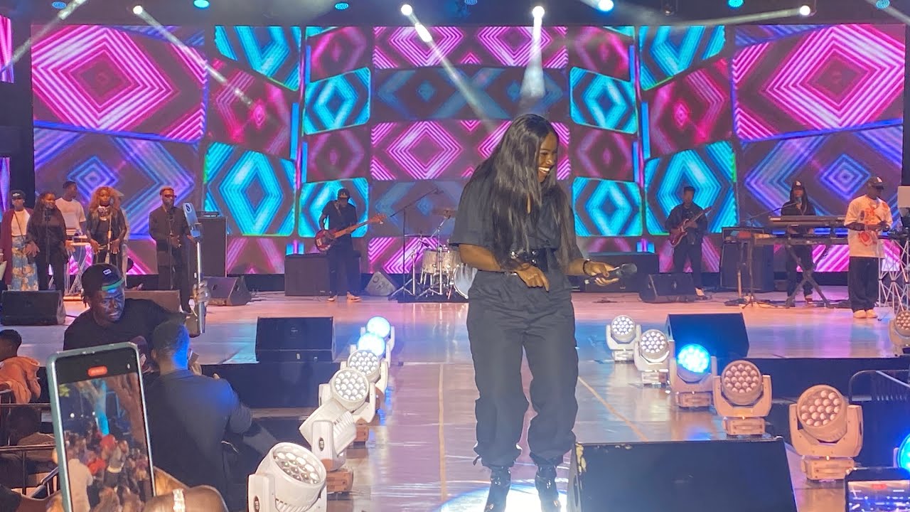 KALIBATANYA-JULIANA KANYOMOZI LIVE PERFORMANCE 