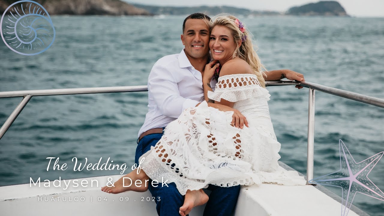 Celebrating love on a scenic boat trip wedding in Huatulco! Bodas Huatulco Wedding planner