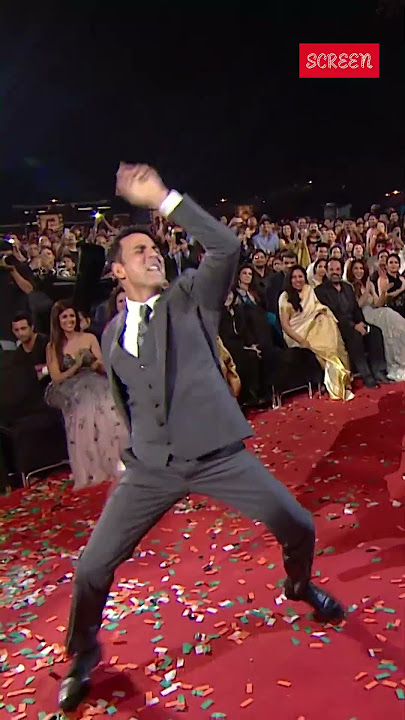 Throwback to these energetic dance moves by #RanveerSingh and #AkshayKumar at SCREEN Awards