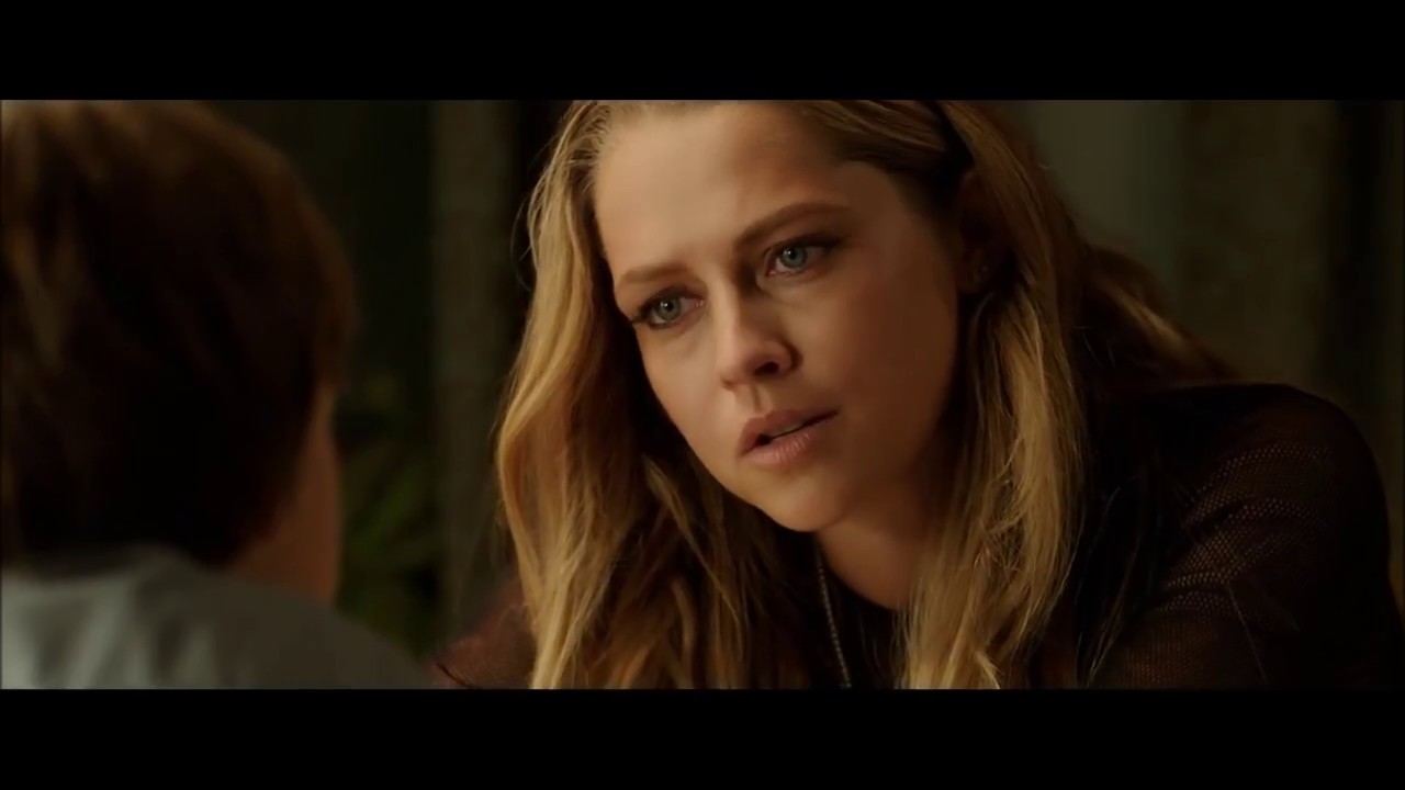 Trailer: Lights Out (2016) Starring Teresa Palmer - YouTube