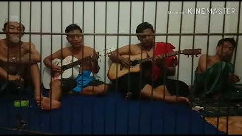 Cinta segitiga versi sangkar