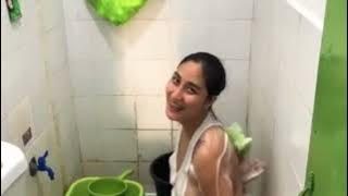 Tante Kelihatan Anu Nya saat Mandi