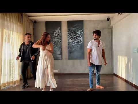 Sargun Mehta & Ravi Dubey Dancing