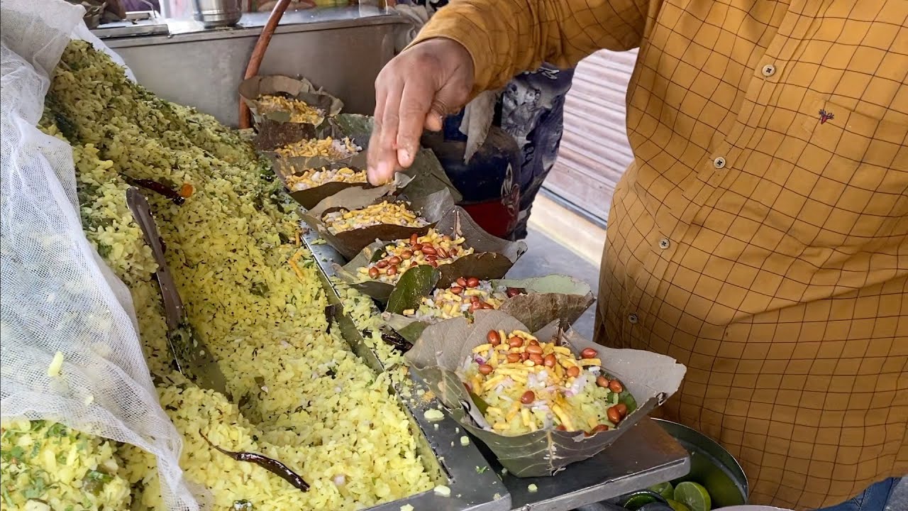 Poha Served in Leaf Plate | Gwalior