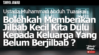 Tanya Jawab : Bolehkah Memberikan Jilbab Kecil Kita Dulu Kepada Keluarga Yang Belum Berjilbab ?