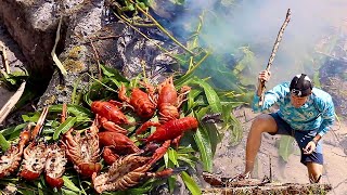 Survival on an uninhabited island. Catching CRAYFISH with your hands. Smoked crayfish on a fire.