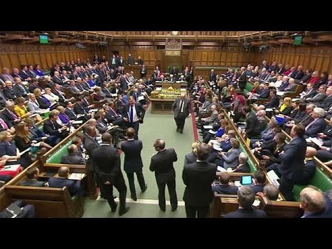 Британия: парламент поддержал план кабинета по "брекситу"