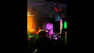 Yuck - Holing Out (live @ Soup Kitchen 02/10/13)
