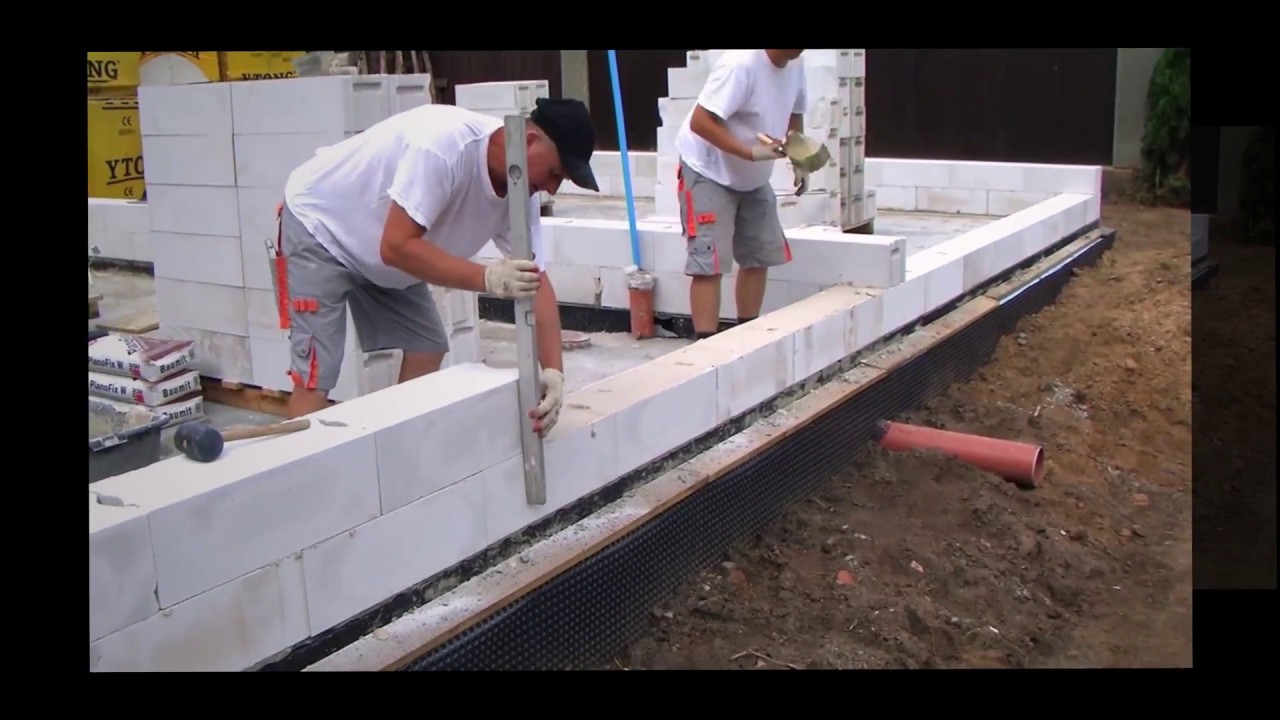 #97 Budowa Domu - Murujemy ścianę frontową i tylną ...