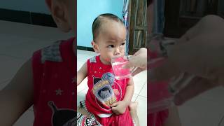 MINUM AIR PUTIH JUGA YA DE BIAR SEHAT 😂 #shorts