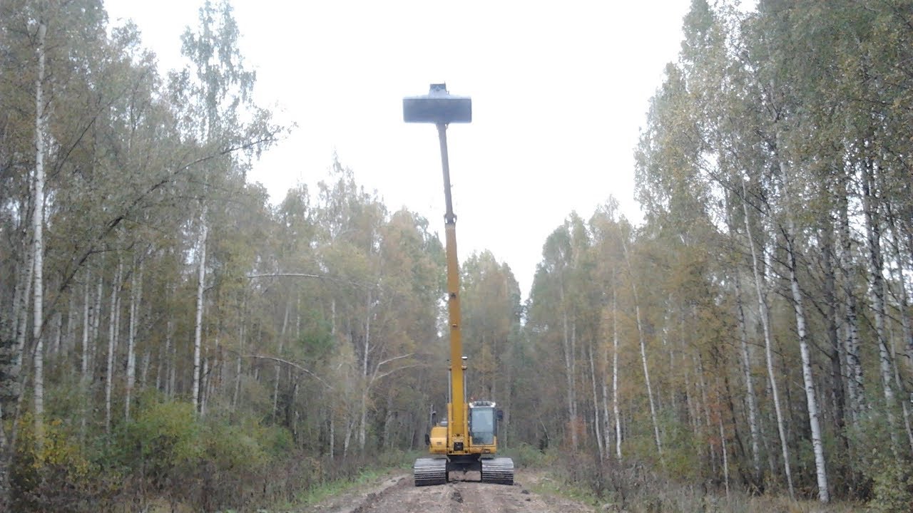 ⁣Очистка русла канавы длинноруким экскаватором. Long Reach Excavator Dredging Canal.