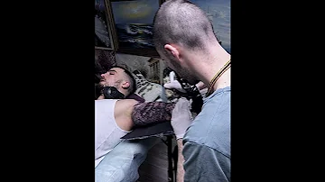 Тату горилла на руке | Gorilla Tattoo Time Lapse | @SuvorovTattoo