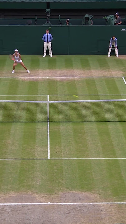 Serena Williams applauds amazing Angelique Kerber shot