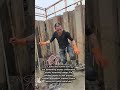 قضيب حديدي ينحني… لكن النتيجة غير متوقعة 😳