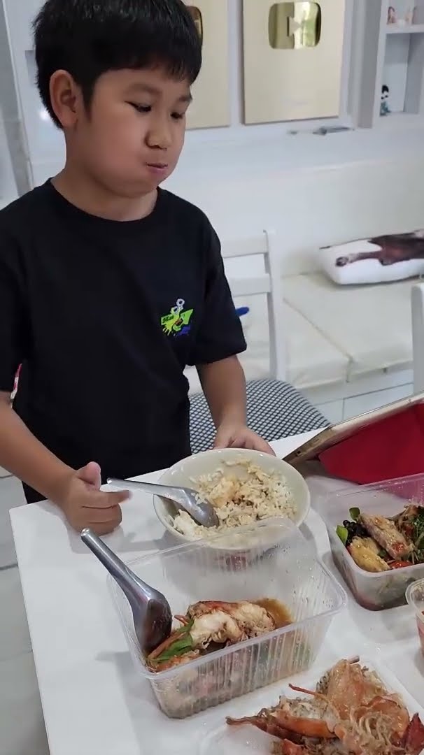 ลิตข้าวต้มโต้รุ่งลูกแก น้องบีมบอกอร่อยทุกอย่าง