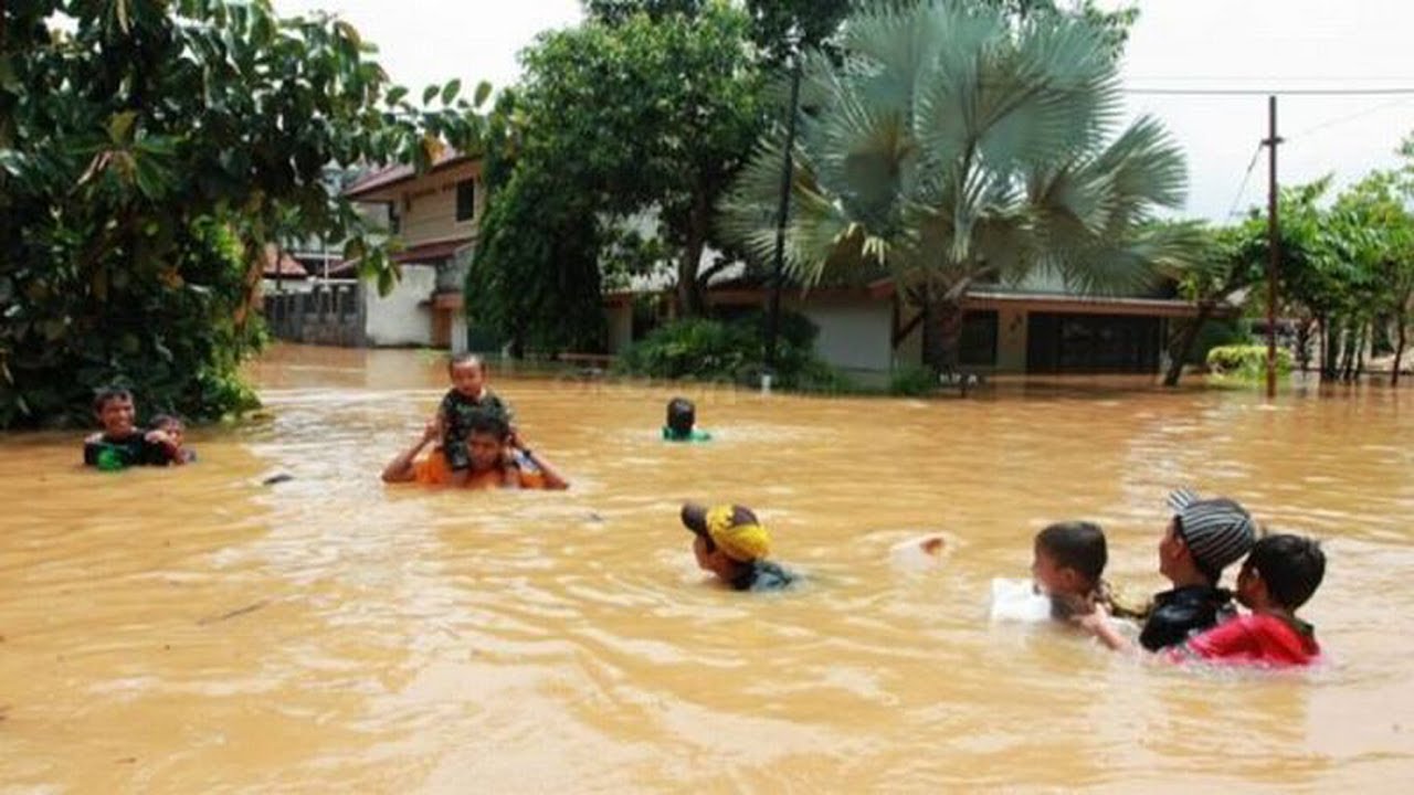 Floods, landslides, kill dozens in Indonesia and East Timor 2021 - YouTube