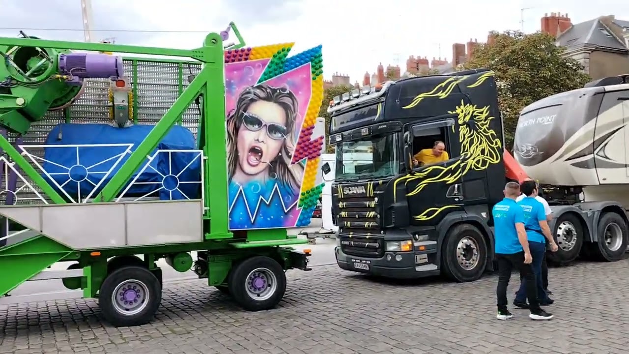 #vlog Grand convoi d'un manège le manège (Billa Bong ) a Nantes fête foraine de Nantes 2022 🚨🎢🎠