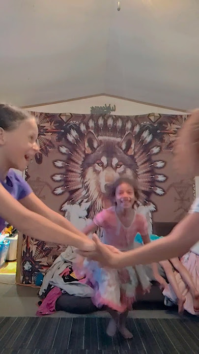 she fell 😂😂ðŸ˜