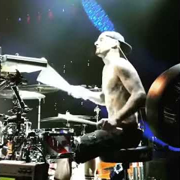 Travis barker 2017 drums live in vegas