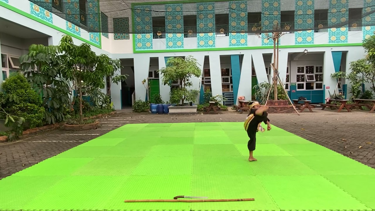 Seni Tunggal Perguruan Pencak Silat Nur Harias Surabaya