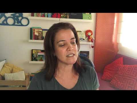 Livro na cesta indica Porco de Casa Cachorro é