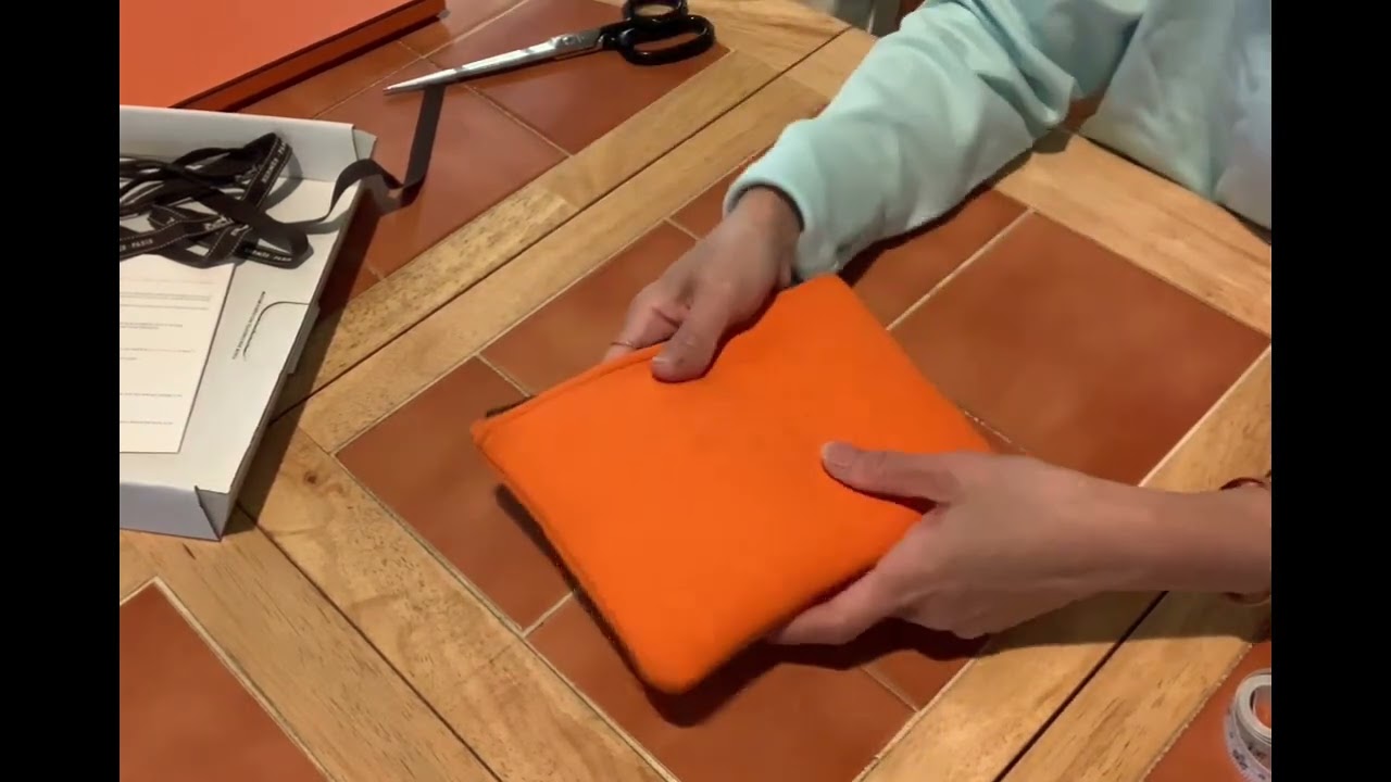 HERMES(エルメス)- Neobain Canoe(ネオバイン)PM オラージュ Hermès Small Neobain case Unboxing/What Fits/ DIY how to