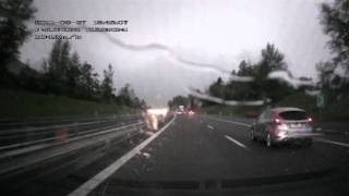 Gradobicie na włoskiej autostradzie A23/E55