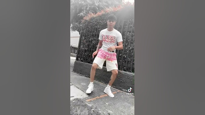 Elver Sánchez baila tiktok en un parque de colombia 🇨🇴