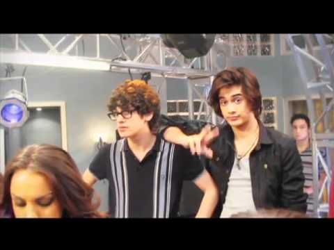 ICARLY + VICTORIOUS: THE MASHUP!